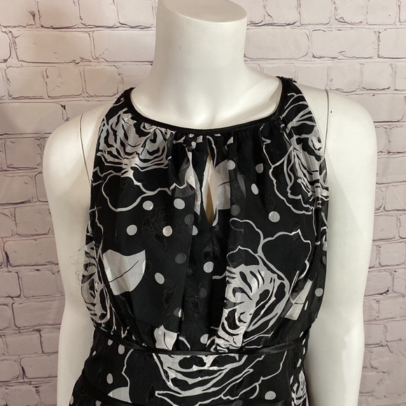 Black and white floral midi dress - Picture 2 of 5